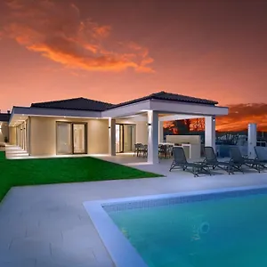  Villa Rhea, Kroatien