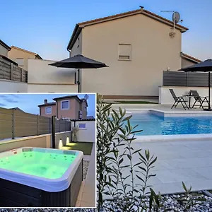  Ferienhaus Casa Tara Three-bedroom Kroatien
