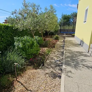 Apartment Jana, Salatić